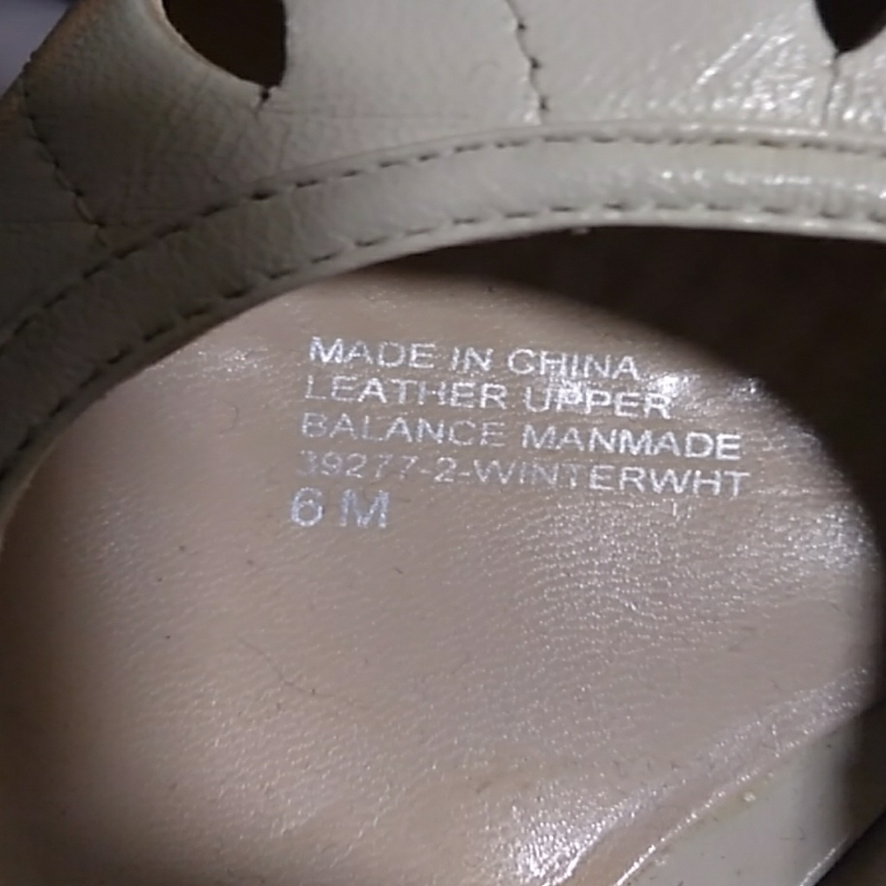 Dress Barn cream leather shoes - Picture 6 of 9